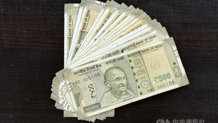 印度受中東戰火衝擊　盧比對美元匯率首度跌破95