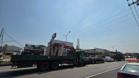 疑未保持安全車距　高雄仁武區5車追撞1人傷