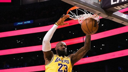 詹姆斯生涯第125次大三元再創紀錄  率湖人輕取巫師