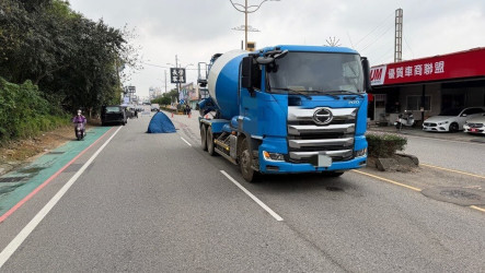 桃園死亡車禍　外送員騎車滑倒遭水泥預拌車輾過