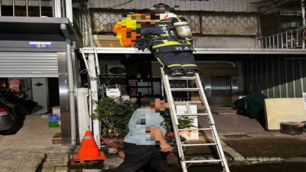 台中太平凌晨透天住宅火警 4人嗆傷送醫