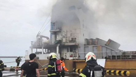 澎湖龍門尖山碼頭  貨輪失火及時撲滅