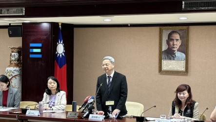 經長：5千噸平價專案供應塑膠包材　不排除提減塑獎勵