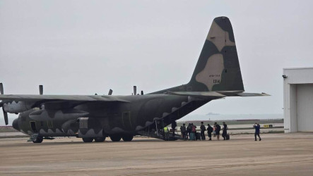 金門濃霧旅客滯留　軍機投入載運數百民眾返台