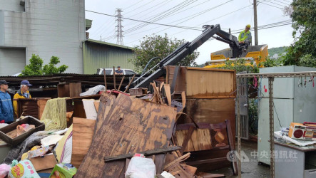 苗栗豪雨淹慘三合院　5天清出近50噸泡水家具