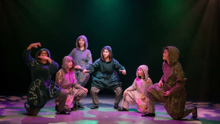 「青蛙求王」讓手語成舞  創造非語言溝通