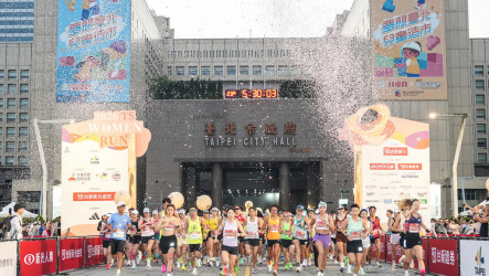 台新新光女子路跑登場　陳美彤末段超車半馬封后