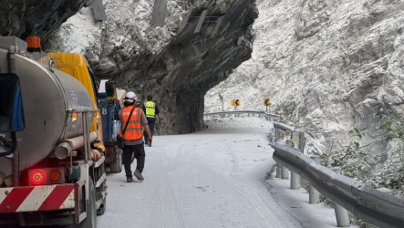 中橫流芳橋路段落石  車輛一度受阻幸無人傷亡