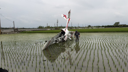 疑未註冊輕航機墜落雲林虎尾田間  駕駛受傷送醫