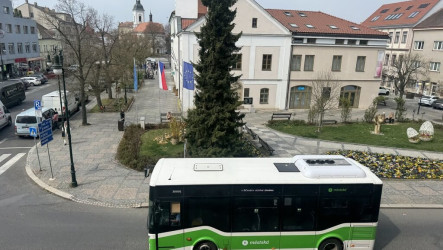 中東衝突推升燃料價格  捷克民眾開車轉向大眾運輸