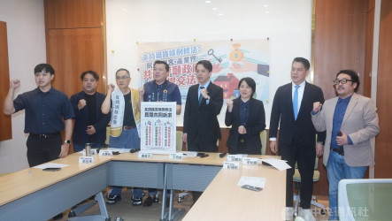 民團偕跨黨派立委　籲行政院儘速提租賃專法修法