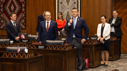 台灣外交官進亞利桑那州議會　用珍奶舉杯見證友誼