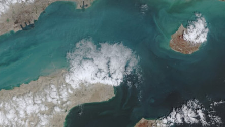 1支油輪船隊通過荷莫茲海峽　川普稱美伊週末繼續協商