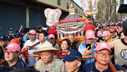 台中大甲媽祖進彰化　民生地下道部署重兵防衝突