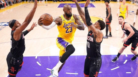 詹姆斯寫最年長雙十紀錄　湖人季後賽首戰拔火箭