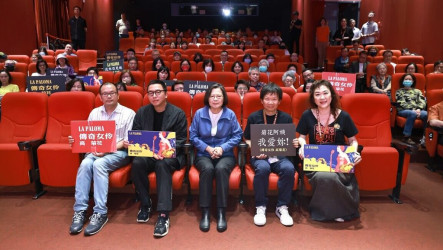 觀高菊花紀錄片　蔡英文：看見歷史深刻的那一面