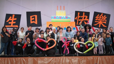 紙風車劇團前進宜蘭　獻暖心驚喜為民眾慶生