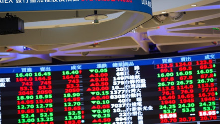 台積電尾盤翻黑　台股創高壓回37000點得而復失