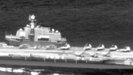 國防部發布監控遼寧艦通過台海照片　甲板可見艦載機