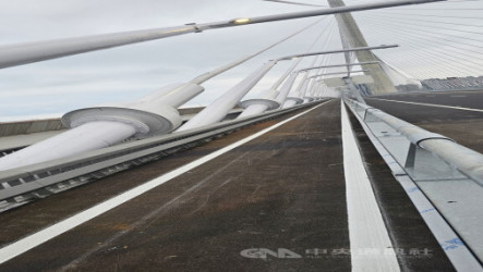 淡江大橋機車道安全遭質疑　新北議員盼改善