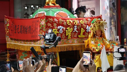 白沙屯媽祖進香返抵拱天宮 眾聲嗨喊「進喔」後安座