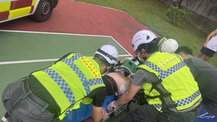 籃球場上生死一線員警即時救援  藝人何篤霖致謝