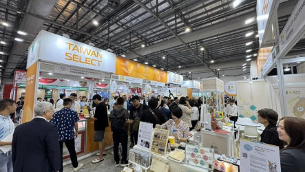 新加坡食品展  黃敏惠黃偉哲現身台灣館推廣農特產