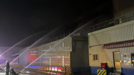 台中統一倉儲凌晨火警無人傷　環保局監測空品