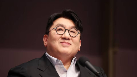 BTS經紀公司創辦人房時赫涉不當交易　韓警聲請逮捕