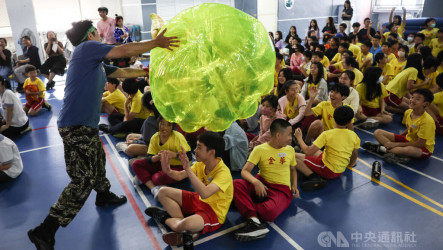 守護台灣下一代  紙風車反毒工程14年70萬師生參與