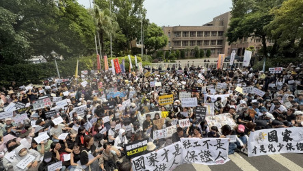 社工團體赴政院抗議　要求國家道歉、正視制度問題