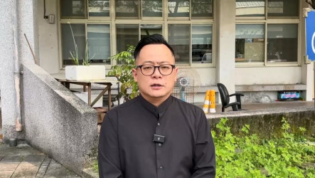 童子瑋訪視基隆明德國中　關心營養午餐