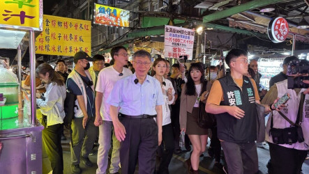 柯文哲偕黃國昌湳雅夜市拜票　板橋警嚴加戒備