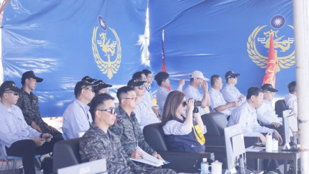 時隔7年部會首長登太平島 管碧玲主持南援九號演練