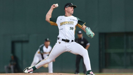 陳文杰4安猛打助雄鷹並列第1　坎南奪轉隊首勝