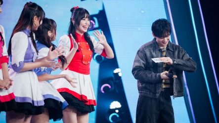 YOYO家族性感跳「捏泥巴」　銀赫笑喊：好可愛