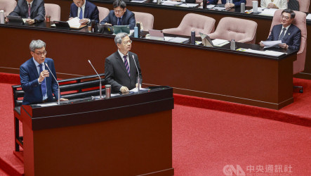 翁曉玲指破壞憲政、不配接受質詢　未邀卓榮泰上台備詢