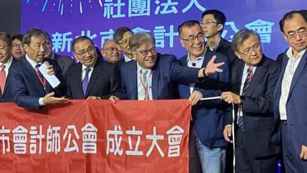 蘇巧慧李四川會計師公會搶票　黃國昌自行車催票