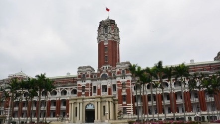 府：專機依程序取得飛航許可　航權未批准的說法不實