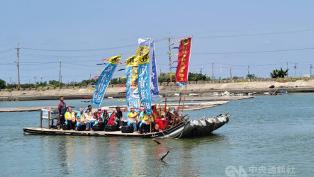 台南鹿耳門模擬鄭成功登陸　外籍學生親身體驗