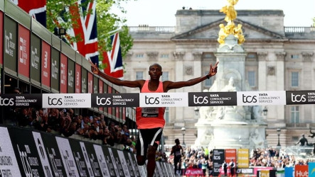 男子馬拉松肯亞薩威跑進2小時大關　史上第一人