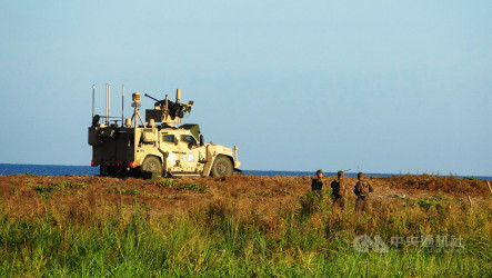 美菲肩並肩演習  展示無人機反制能力