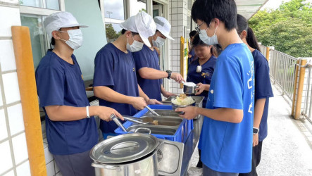 台東免費營養午餐9月升級 學童可吃到整塊雞腿排