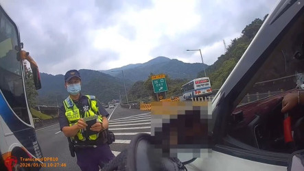 國5坪林段多車排隊逆上交流道　警方依法開罰