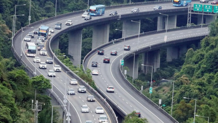 連假收假日國道11路段易塞　國5北返車潮估上午湧現