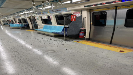 北捷板南線車廂玻璃屏風破裂　無人受傷安排換乘