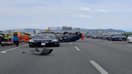 國4后豐路段4車碰撞　1車翻覆2人受傷送醫