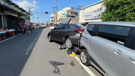 通霄7旬翁駕車「倒退嚕」　連撞多車釀1傷