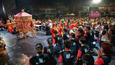紙風車白沙屯拱天宮演出　媽祖登台獻祝福