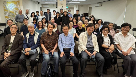 20詩人、作家齊聚五四詩會　為詩人向明祈福